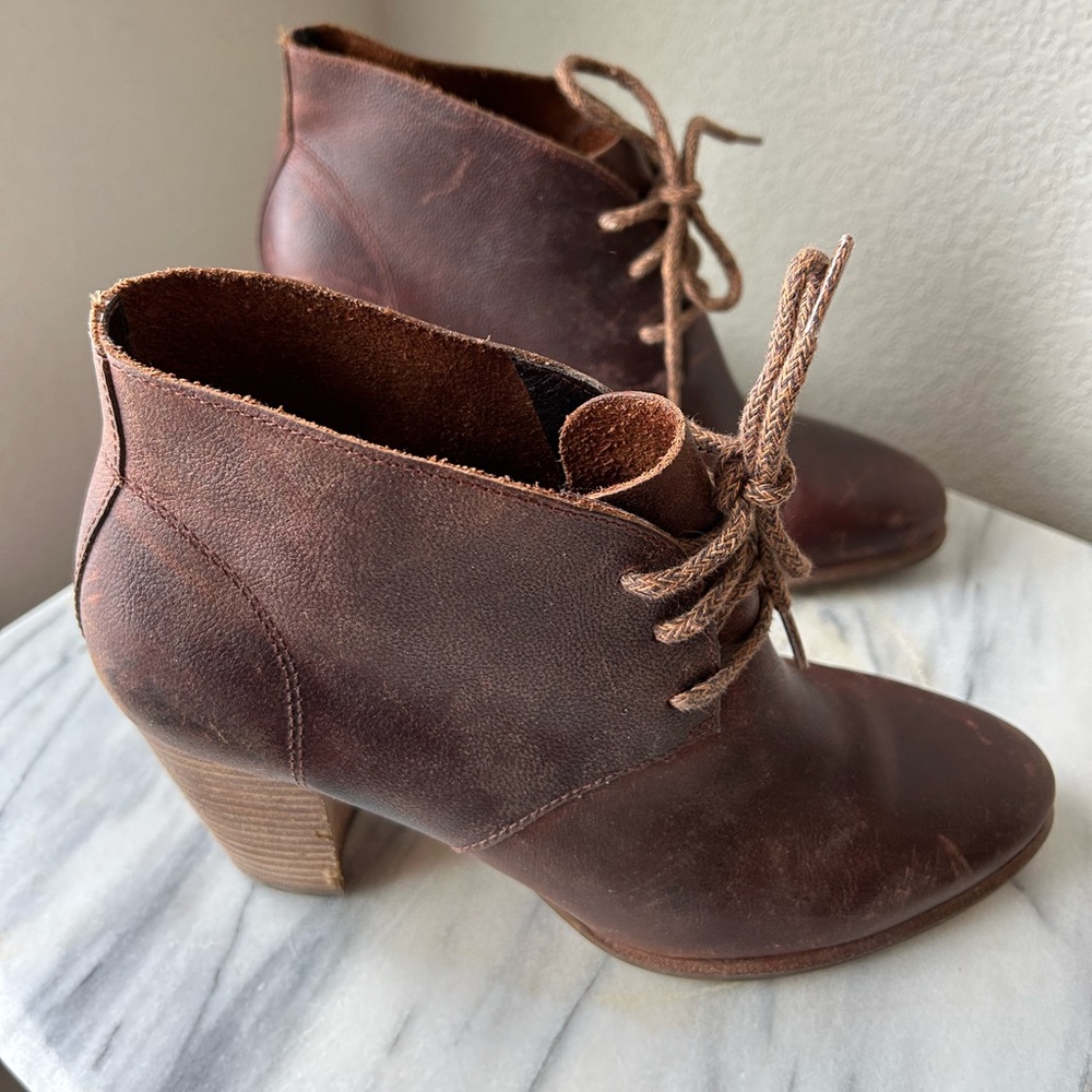 UGG Australia Mackie Boots - Picture 3 of 8